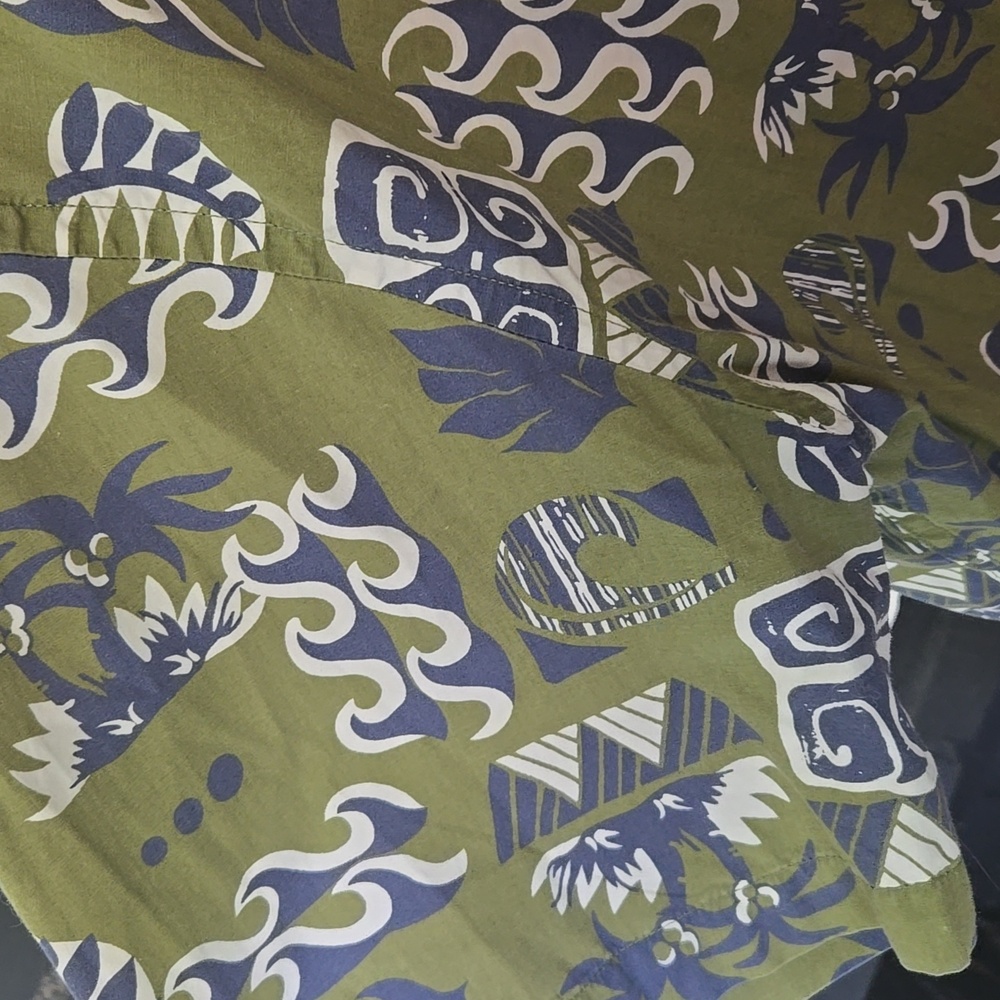 Old Navy Green and Blue Patterned Men's Shirt - Picture 2 of 9